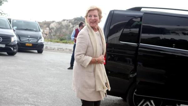 Με δαντέλα και τα αρχικά της πάνω: Το υπέροχο νυφικό της Βασίλισσας Άννας Μαρίας βρέθηκε