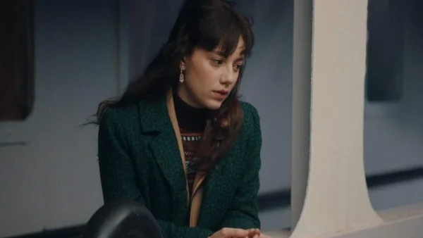 Το Ναυάγιο: Καθηλωτικά τα νέα επεισόδια - Το άρωμα του Απόστολου στα χέρια της Λίνας