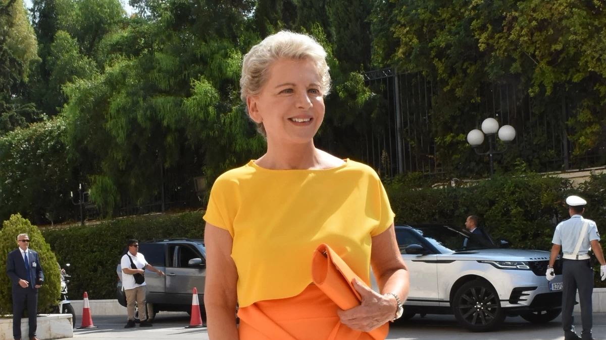 Σάλος κάτω από την ανάρτηση της Έλενας Ακρίτα: «Εμείς εδώ στον βούρκο...» - Δημοσίευσε τον μισθό της