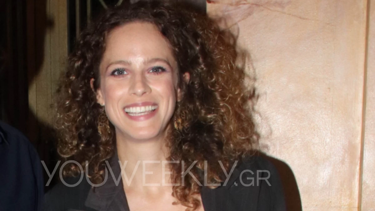 Την κρατούσε από το χέρι όπως τότε, που ήταν μικρή - Η σπάνια δημόσια έξοδος της Έλλης Τρίγγου με τον πατέρα της