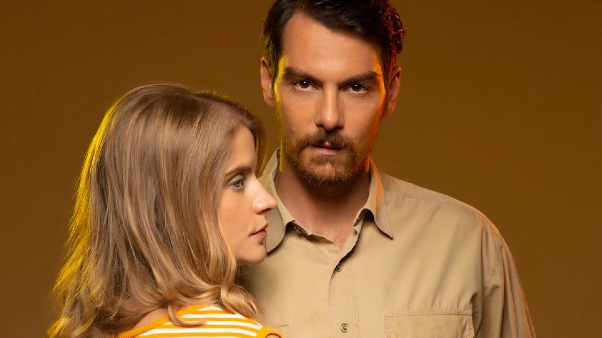 Η Παραλία (7/11): «Μην ανησυχείς, καιρός ήταν να βγει λίγο έξω, πρέπει κι εκείνος να ξεσκάσει...» - Καταιγιστικές οι εξελίξεις της σειράς της ΕΡΤ