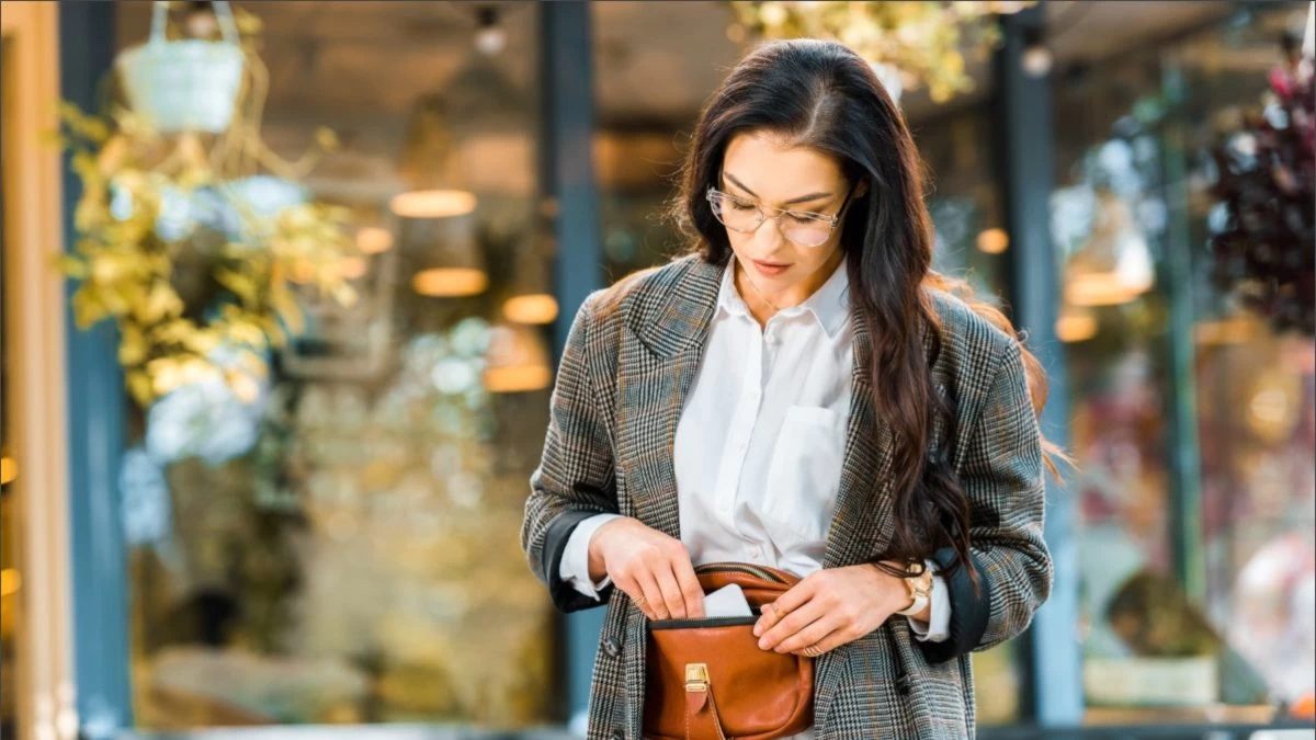 Φθινοπωρινή γοητεία: Οι must-have τσάντες για αυτή τη σεζόν