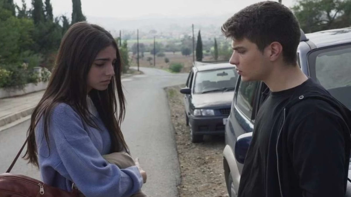 Γη της Ελιάς: «Εδώ θα πεθάνουμε από το κρύο» - Βγαίνουν στα ανοιχτά με τη βάρκα και βουλιάζουν