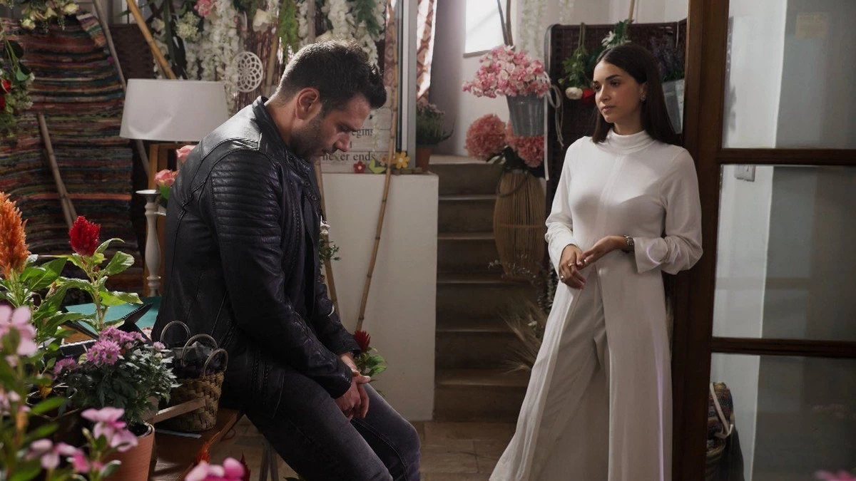 Γη της Ελιάς: Την βιάζει υπό την απειλή όπλου - Σούσουρο στη Μάνη με την πιτσιρίκα που βγαίνει με μεγαλύτερο