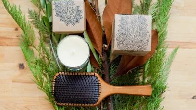 Πόσο συχνά πρέπει να καθαρίζεις τη βούρτσα των μαλλιών σου και με ποιό τρόπο; Άραγε το κάνεις σωστά;