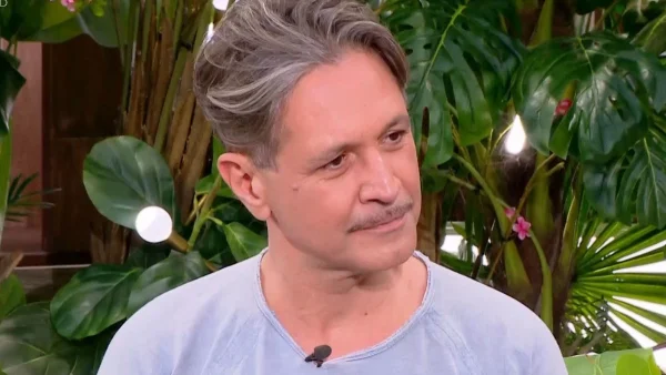 «Εδώ και 30 χρόνια κάνω διαφημίσεις λόγω...» - Τι αποκάλυψε ο Αιμίλιος Χειλάκης για την ιδιαίτερη χροιά της φωνής του