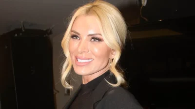 Κατάλευκο, γεμάτο λαμπάκια και χρυσές μπάλες - Το χριστουγεννιάτικο δέντρο που στόλισε η Κατερίνα Καινούργιου με την κούκλα και κομψή μητέρα της