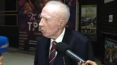 Τους τσάκωσαν την ώρα που φιλιόντουσαν στο στόμα: «Πολύ ενοχλητικοί γίνεστε, να με αφήσετε ήσυχο!» - Έξαλλος ο Κωνσταντίνος Πλεύρης