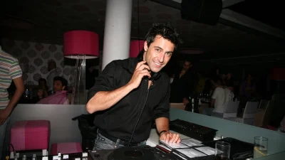 Η πρώτη εμφάνιση του Κωνσταντίνου Αγγελίδη στην κάμερα - Πλέον μπορεί να οδηγεί και να πηγαίνει το γιο του σχολείο (Βίντεο)