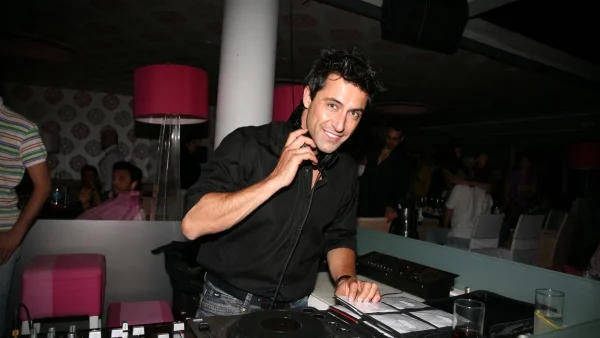 Η πρώτη εμφάνιση του Κωνσταντίνου Αγγελίδη στην κάμερα - Πλέον μπορεί να οδηγεί και να πηγαίνει το γιο του σχολείο (Βίντεο)