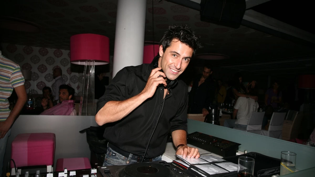 Η πρώτη εμφάνιση του Κωνσταντίνου Αγγελίδη στην κάμερα - Πλέον μπορεί να οδηγεί και να πηγαίνει το γιο του σχολείο (Βίντεο)