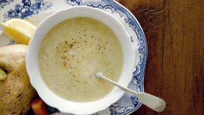 Μαμαδίστικη κοτόσουπα με μπόλικο αυγολέμονο - Η καλύτερη κυριακάτικη συνταγή εν μέσω κακοκαιρίας