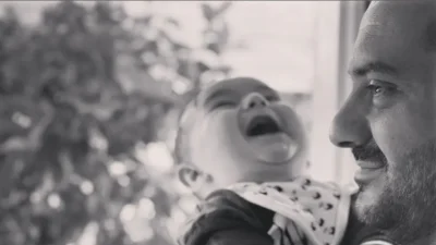 ''Λιώνει'' για τον γιο του ο Λεωνίδας Κουτσόπουλος - Το τρυφερό βίντεο με τον μικρό στη δουλειά του