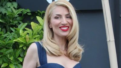 «Μπήκαν τα πρώτα φωτάκια...»  - Σε Χριστουγεννιάτικο κλίμα η Μαρία Ηλιάκη