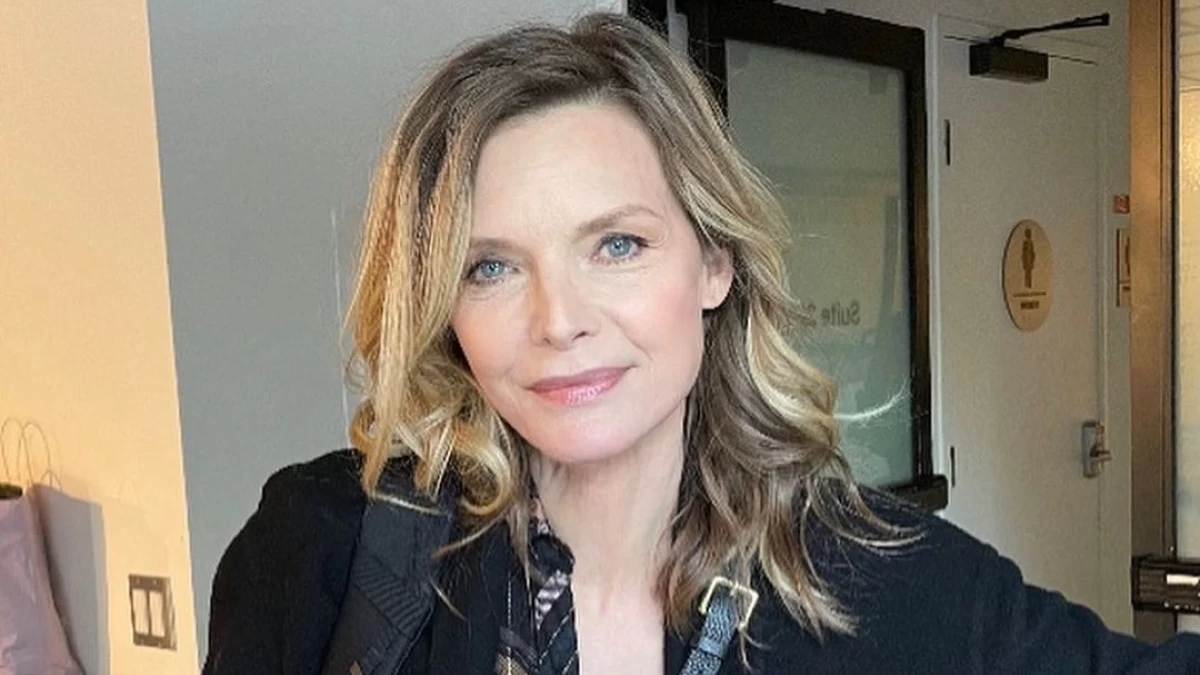 Michelle Pfeiffer: Yιοθετεί το ιδανικό μακιγιάζ για γυναίκες άνω των 60 που είναι και τέλειο για γιορτινές εμφανίσεις!
