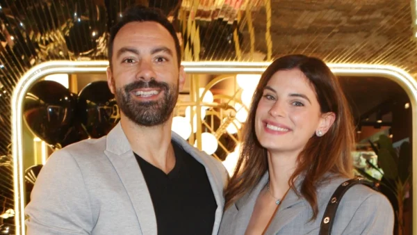 Ρομαντική βαρκάδα στον Τάμεση αργά το βράδυ - Η φαντασμαγορική έξοδος της Χριστίνας Μπόμπα και του Σάκη Τανιμανίδη στο Λονδίνο