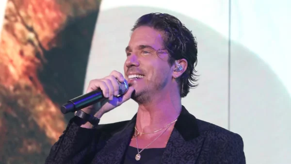 Στα μπουζούκια για τα μάτια του πρώην της - Η φωτογραφία του Νίκου Οικονομόπουλου με την κάποτε σύντροφό του μετά από 16 χρόνια