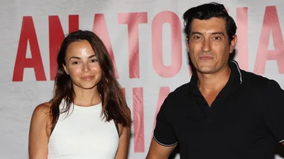 Πριγκιπικό με τεράστια ουρά και δαντελωτό ζιβάγκο - Αδημοσίευτες φωτογραφίες από το νυφικό της Τουμάση στο γάμο της με τον Πανταζάρα