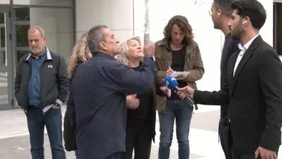 «Είσαι παλιάνθρωπος...» - Ασύλληπτη επίθεση από την οικογένεια της Ρούλας Πισπιρίγκου στον Πέτρο Κουσούλο έξω από τα δικαστήρια (Βίντεο)