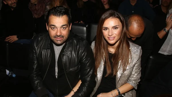 Χρυσό και χιονισμένο: Το λαμπερό έλατο της Ελένης Τσολάκη και του Παύλου Πετρουλάκη για τα Χριστούγεννα