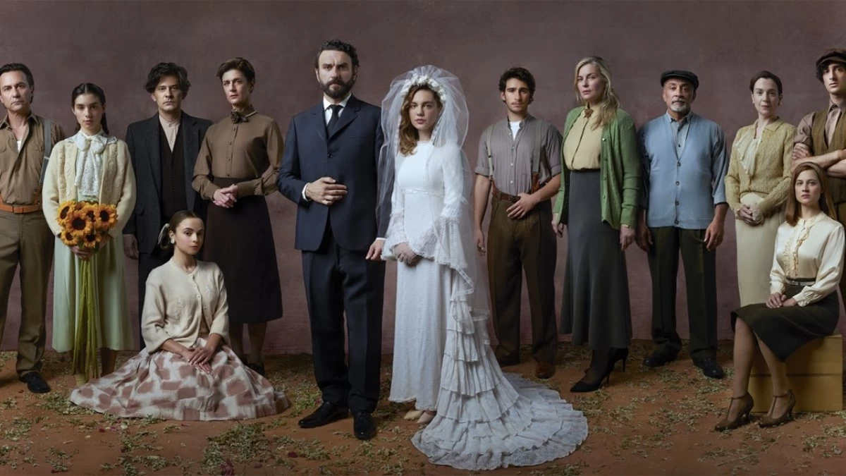 Το προξενιό της Ιουλίας (7/11): Την εντοπίζουν χωρίς τις αισθήσεις της, έχοντας στο χέρι της ένα άδειο κουτί με χάπια - Αυτοκτονεί η...