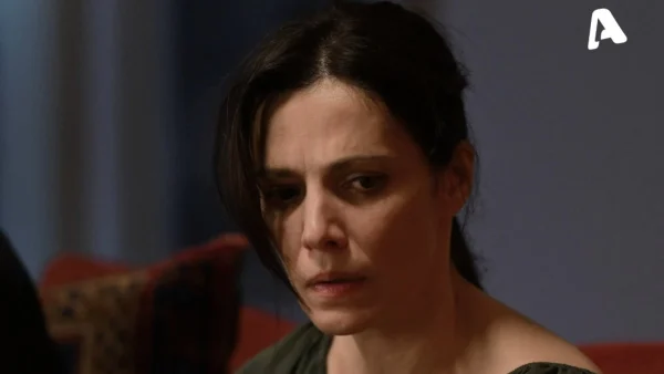 Σασμός (2/11): Ανατριχιάζει η σκηνή στο νεκροτομείο - Η στιγμή που η Βασιλική χαϊδεύει το άψυχο σώμα του Νικηφόρου