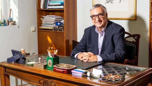 «Κόλαφος» ο ψυχίατρος Δημήτρης Σούρας κατά πάντων: «Έχουν έρθει τα πάνω κάτω και εμείς ασχολούμαστε με τα... κιλά»