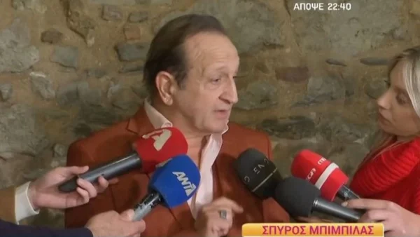 «Εγώ έπαιξα σε 60 βιντεοταινίες, έχω πάθει κάτι; Πήγα σε ψυχιατρείο;» - Ασύλληπτο ξέσπασμα από τον Σπύρο Μπιμπίλα για το εξώφυλλο με τη γενιά της βιντεοκασέτας