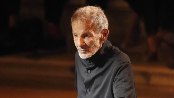 Σταύρος Ξαρχάκος: Σπάνια τους βλέπουμε μαζί - Τα τρυφερά τετ α τετ με την σύζυγό του σε νυχτερινό κέντρο