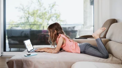 Social media & cyber bullying στην εφηβεία: Τι πρέπει να προσέχουν γονείς και παιδιά; Ο ειδικός μας συμβουλεύει!