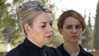 Το προξενιό της Ιουλίας: «Κάνε το για να συγχωρεθεί η ψυχή του πατέρα σου! Μην κρύβεις το φονιά» - Η Ιουλία ετοιμάζεται να ''σπάσει'' τι σιωπή της;