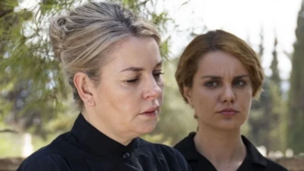 Το προξενιό της Ιουλίας: «Κάνε το για να συγχωρεθεί η ψυχή του πατέρα σου! Μην κρύβεις το φονιά» - Η Ιουλία ετοιμάζεται να ''σπάσει'' τι σιωπή της;