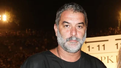 Τοποθετήθηκε στην αυλή του σπιτιού του - Ασημένιο ''θηρίο'' το νέο απόκτημα του Βασίλη Μπισμπίκη