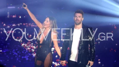 Βασίλης Μπισμπίκης: Στην πρεμιέρα της Βανδή, στην Ιερά οδό, με τους γονείς του - Σε άλλο τραπέζι, μόνη, η Μελίνα