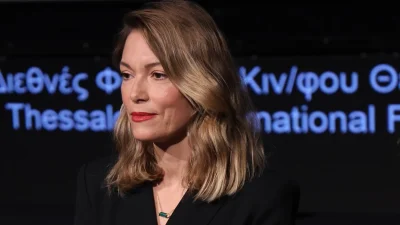 Με total black look στο Φεστιβάλ Θεσσαλονίκης, στο πλευρό του Ηλία Κρασσά - Η εμφάνιση της Βίκυς Καγιά που "μάγεψε"