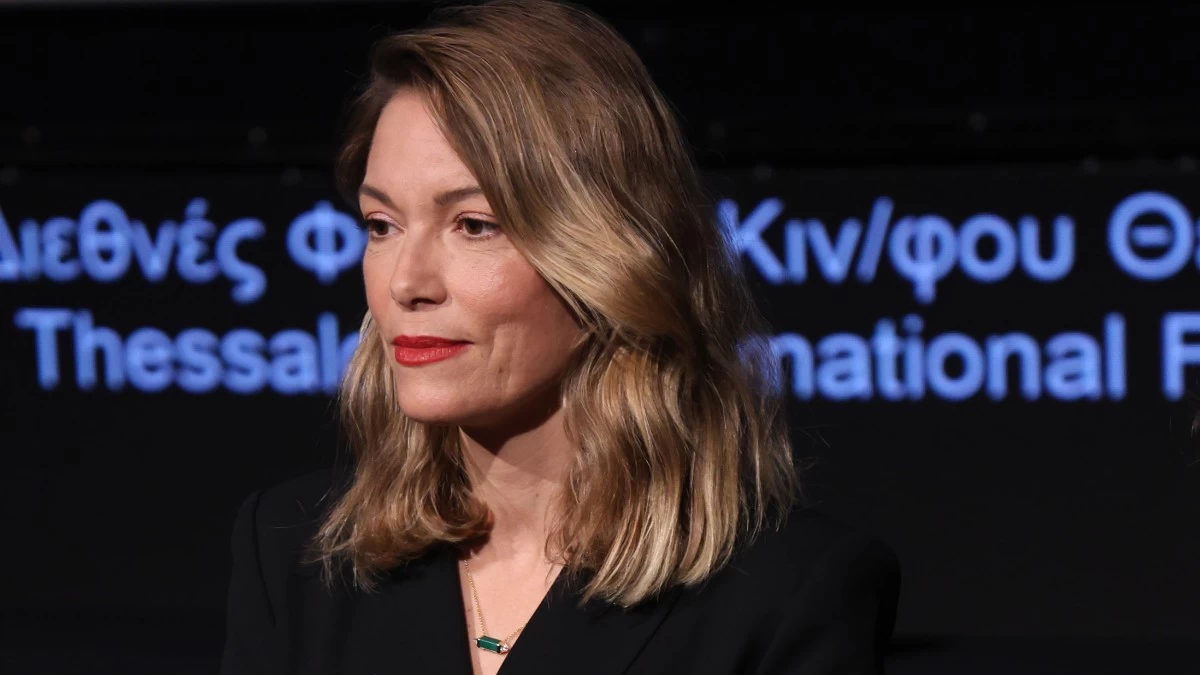 Με total black look στο Φεστιβάλ Θεσσαλονίκης, στο πλευρό του Ηλία Κρασσά - Η εμφάνιση της Βίκυς Καγιά που "μάγεψε"