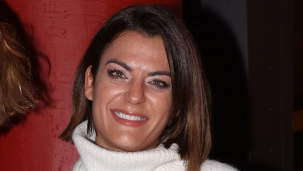 Δάκρυσε με το που τους είδε - Η εντυπωσιακή έκπληξη στη Χριστίνα Βραχάλη λίγο πριν γεννήσει (Βίντεο)