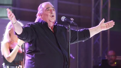 Βασίλης Καρράς: Ο ΑΝΤ1 τιμάει τη μνήμη του με μία εκπομπή-αφιέρωμα σε εκείνον και στην τελευταία του εξομολόγηση