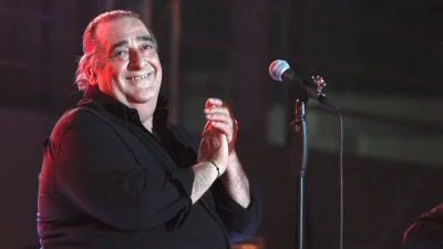 Βασίλης Καρράς: «Στον παράδεισο από απόψε το βράδυ, θα μάθουν πώς να διασκεδάζουνε...» - Τα αστέρια της πίστας αποχαιρετούν το σπουδαίο καλλιτέχνη