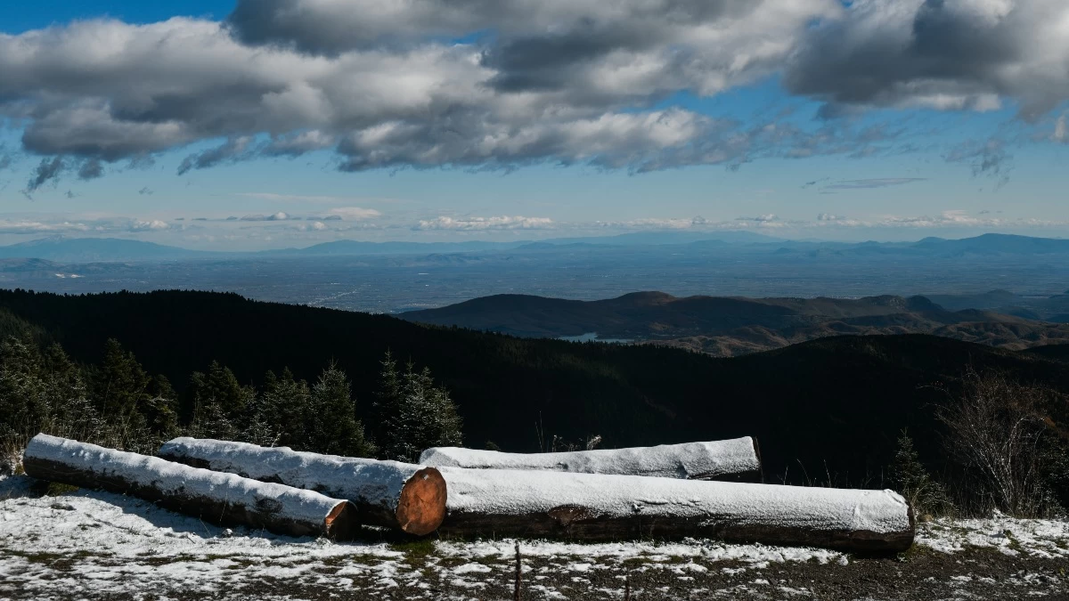 Καιρός (17/12): Πρόσκαιρες χιονοπτώσεις στα ορεινά και μεμονωμένες καταιγίδες - Πού θα "χτυπήσουν"