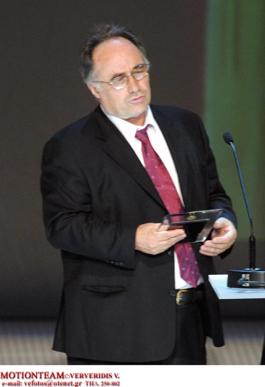 Πέθανε - Βαγγέλης Σερντάρης