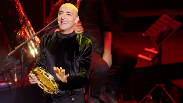 «Όταν παντρεύτηκαν οι γονείς μου, ήμουν 12 χρονών, γιατί...» - Η αποκάλυψη του Θανάση Αλευρά για τα παιδικά του χρόνια