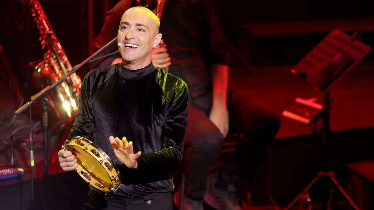 «Όταν παντρεύτηκαν οι γονείς μου, ήμουν 12 χρονών, γιατί...» - Η αποκάλυψη του Θανάση Αλευρά για τα παιδικά του χρόνια