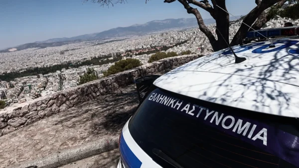 Νεκρή γυναίκα από πυροβολισμούς στη Σαλαμίνα - Άφαντος ο σύντροφός της, τον είχε καταγγείλει για βία πριν 3 μέρες