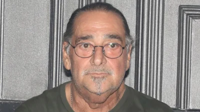 Βασίλης Καρράς: Οι τελευταίες του ώρες στο νοσοκομείο - Από τι πέθανε;