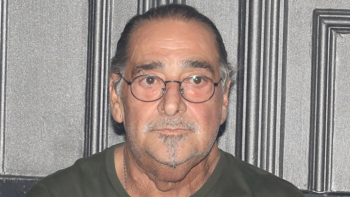 Βασίλης Καρράς: Οι τελευταίες του ώρες στο νοσοκομείο - Από τι πέθανε;