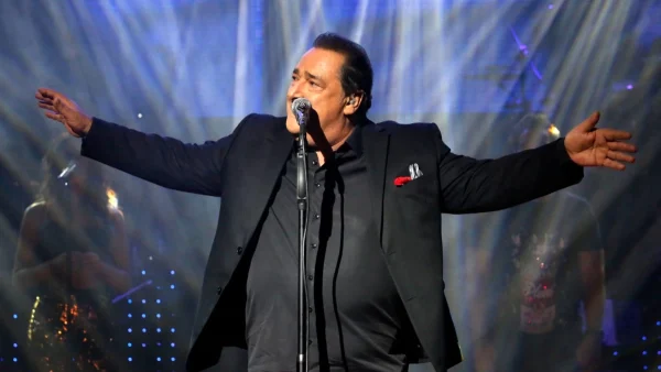 Βασίλης Καρράς: Τι συνέβη έξω από το σπίτι του στο Κοκκινοχώρι Καβάλας μετά το θάνατό του