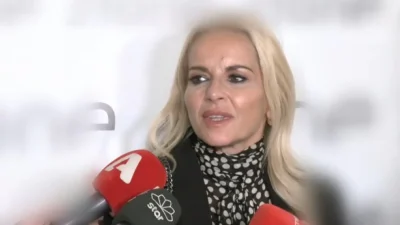 «Δε θα απαντήσω σε αυτό...» - Η ενόχληση της Μαρίας Μπεκατώρου στις τηλεοπτικές κάμερες
