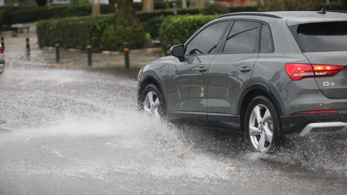 Νέο έκτακτο δελτίο καιρού: Ήδη η κακοκαιρία "σφυροκοπά" την Ελλάδα - Έκκληση στην Ρόδο από την πολιτική προστασία