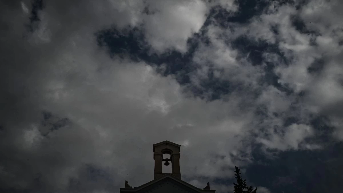 Καιρός (31/12): Πυκνά σύννεφα στην Αττική και ομίχλη - Η πρόγνωση για την τελευταία ημέρα του χρόνου